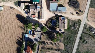 Casa a Yecla. Descubra este encantador par de casas de campo , ubicadas en una