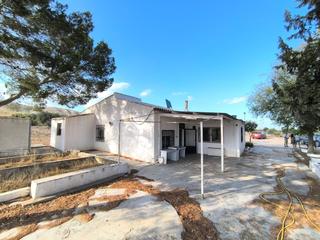Casa a Yecla. Bienvenido a esta encantadora casa de campo , enclavada en una u