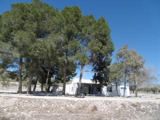 Casa a Yecla. Bienvenidos a esta encantadora casa de campo, enclavada en una u