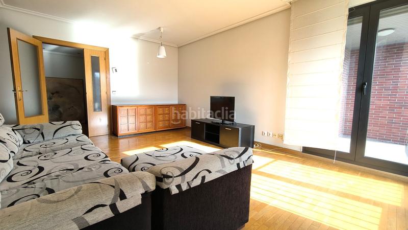 Foto 973855bb-6359-4d7c-ac9d-cf56e3c62360. Piso bonito piso de 93m construidos en lakua. en Lakua-Bizkarra Vitoria - Gasteiz