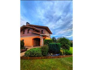 Casa  Andra mari de ibernalo kalea. Exclusivo chalet independiente de 360m construidos en estibaliz.