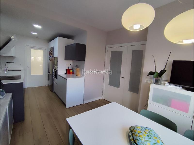 Foto 9cf0be00-aa23-4d6d-acc8-d2b9677cd645. Casa adossada amb aparcament a Mendizorrotza - Armentia Vitoria - Gasteiz