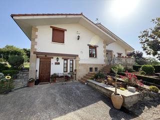 Maison  N/a. Magnifico chalet individual en hueto arriba.