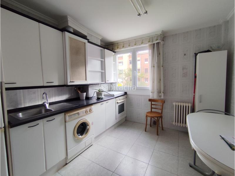 Foto a7c46d50-b90c-4fae-a302-04d92bb928a2. Flat in Adurtza Vitoria - Gasteiz