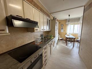 Appartement  Calle lorenzo prestamero. Amplio piso en zaramaga de 88m construidos.