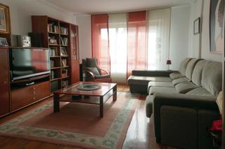 Appartement  Voluntaria entrega. Estupenda vivienda muy luminosa por la zona de lakua de 100m con