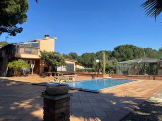 Casa a Hostalets de Pierola (Els). Maravillosa finca en la urbanización de  can fosalba
