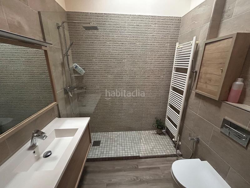 Foto e99cb5dc-0a6d-4ac5-9bc7-7fedaf266e76. Semi detached house with heating in Nucli Urbà Esparreguera