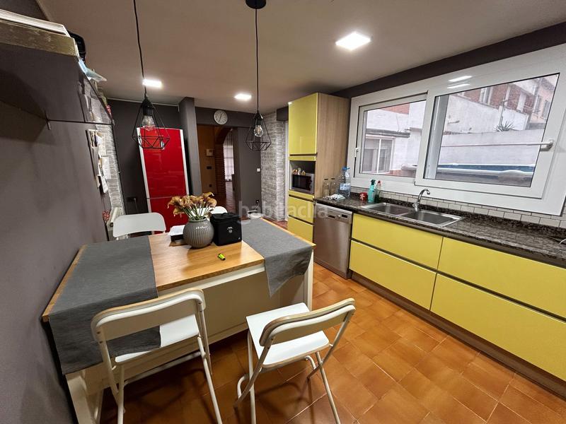 Foto 5ab9e6df-e032-4d9c-8363-ea66e5df0868. Semi detached house with heating in Nucli Urbà Esparreguera