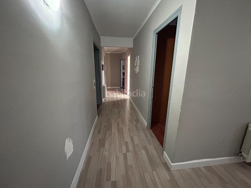 Foto e5af4ddb-b7ef-4432-ab9f-fba8f2c982f1. Semi detached house with heating in Nucli Urbà Esparreguera