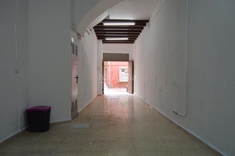 Foto 629f7631-b8d1-403a-a776-0edac2f4e7b2. Alquiler local comercial en carrer baix del carme 13 se alquila local comercial en pleno centro en Reus