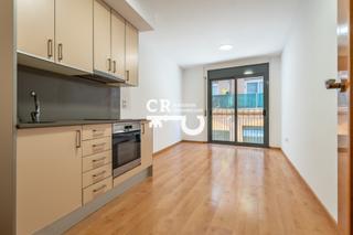 Piso  Carrer de la candela 6. Piso reformado y muy luminoso.