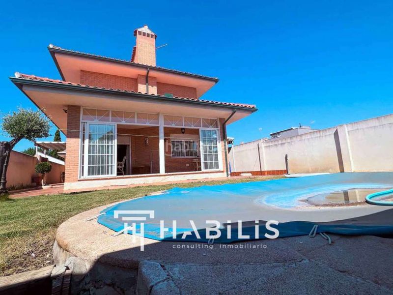 Foto 87e1540f-b22c-48cd-81f7-30b6e344d1c9. Casa amb calefacció aparcament piscina a Nambroca