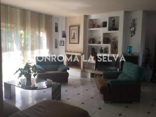 Maison à Centre. Casa en venta en els pavos