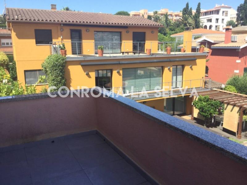 Foto c11ca6ef-4c1d-438c-843e-bae7a043637d. Casa  en venta en els pavos en Centre Blanes