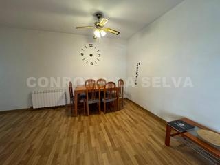 Appartement à Fenals. Excepcional pisoamplio y con piscina comunitaria