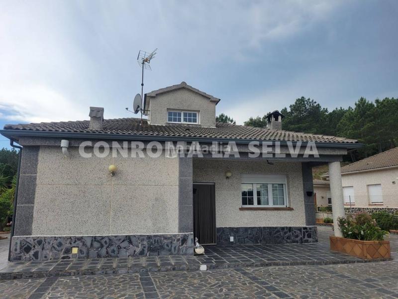Foto cb221939-9ac2-4d74-bb3d-4660e2457839. House with heating parking pool in Riudarenes
