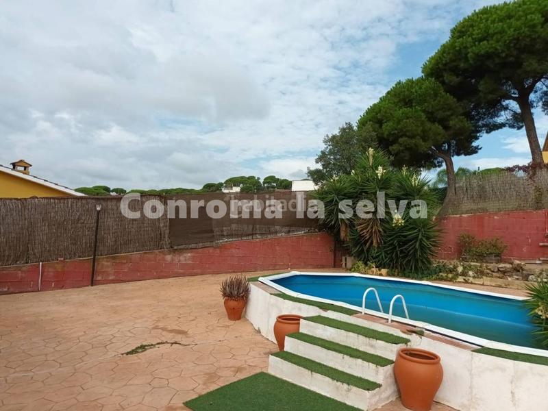 Foto f0aac55a-7e11-4bd8-aa0d-ec99304fd6f0. Xalet amb piscina a Mas Mora-Sant Daniel Tordera