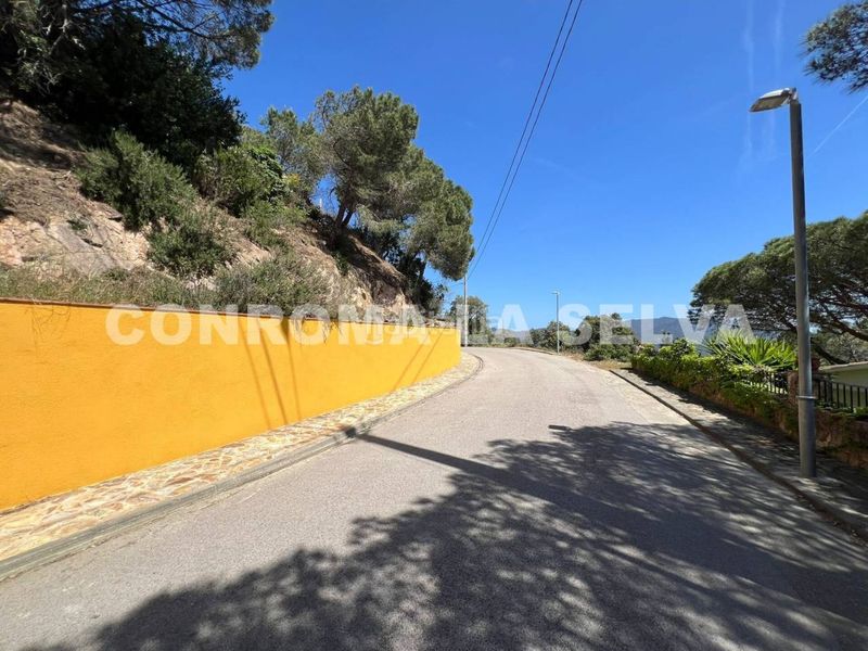 Foto d38b093c-c85f-4cb7-9957-3a45872ad732. Terreny residencial a Serra Brava Lloret de Mar