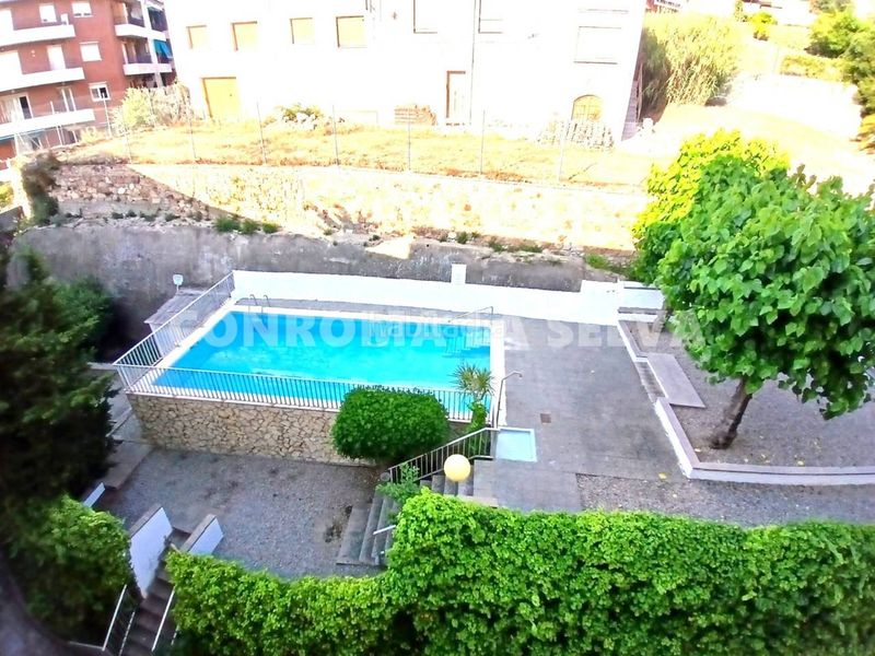 Foto 0427fea8-118e-4a39-9451-86230c807a28. Pis amb aparcament piscina a Mont Ferrant-Joan Carles I Blanes
