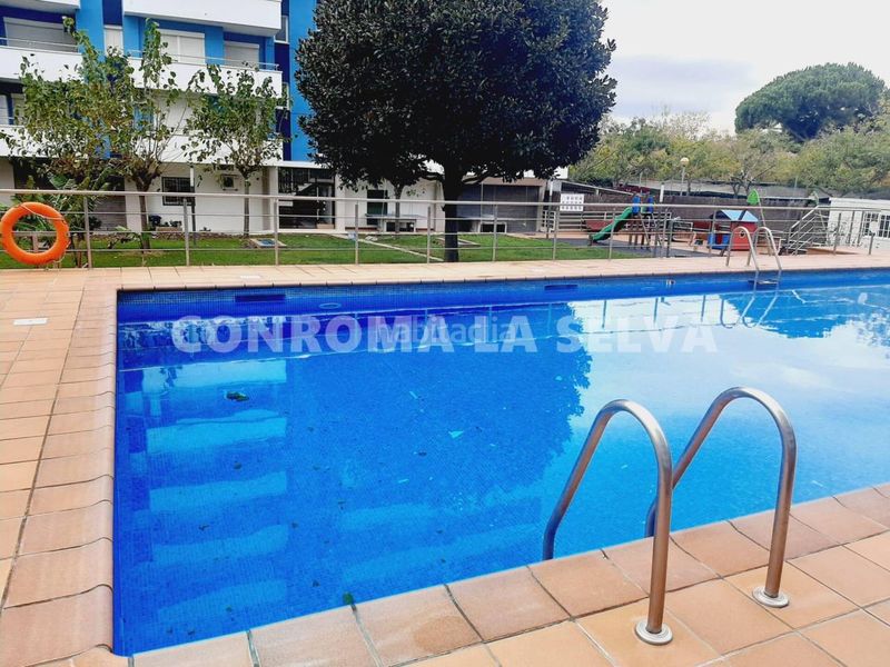 Foto 47fb5fd8-1299-4bad-9611-6de275e70ae3. Pis amb piscina a Els Pins Blanes