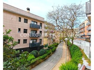Etagenwohnung in La plantera. Venta de piso reformado con jardín y piscina en blanes, la plant
