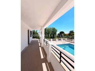 Casa  Avenida argimont. Casa con piscina en riudarenes