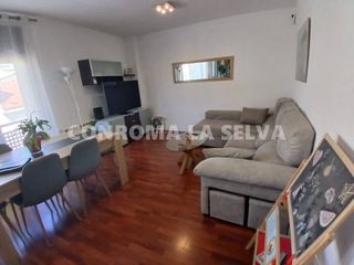Pis a Maçanet de la Selva Poble. Venta de piso reformado con parking y trastero  en maçanet de la