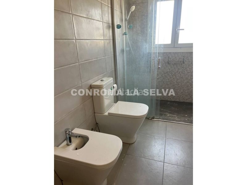 Foto 7de9df52-7224-4a58-ae3c-d99de2c5201f. Casa a calle lloret 12 a Centre Vidreres