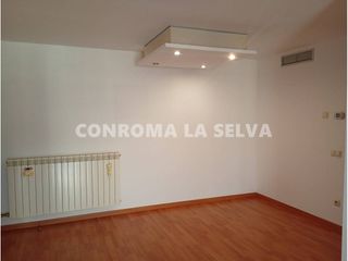 Appartamento in Sils. Venta de piso amplio y luminoso en sils con pk.