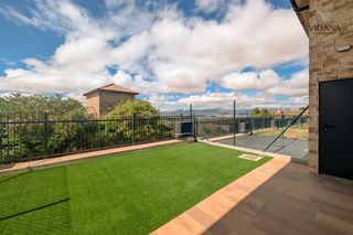 House  Berriozar - san esteban. Unifamiliar a estrenar con jardín y fantasticas vistas.