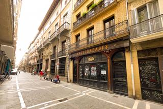 Local Comercial en Pamplona-irua - calle mayor 67. Local comercial con fachada modernista en primera zona de calle