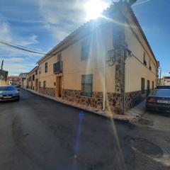 Maison à Lillo. Vivienda de dos plantas con patio en lillotoledo