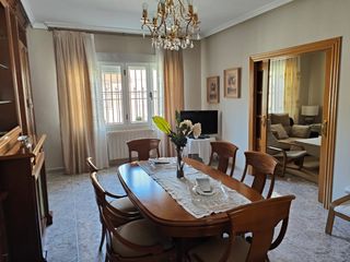 Casa en Corral de Almaguer. Amplio chalet en venta