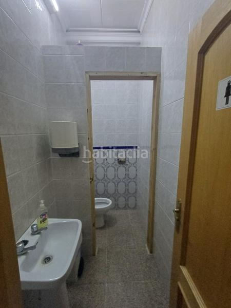 Foto def4c1e1-8ae3-46d5-81d3-961005c5aae2. Lloguer local comercial a Lillo