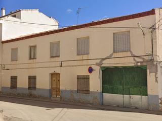 Casa en Corral de Almaguer. Vivienda con amplio patio