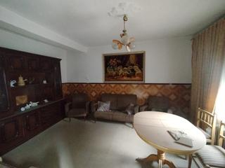 Casa en Quintanar de la Orden. Casa de planta baja con cochera en quintanar