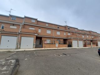 Semi detached house in Lillo. Venta   125000  promoción viviendas por terminar en lillo toledo