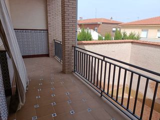 Casa en Villaca�as. Doble  casa c�ntrica