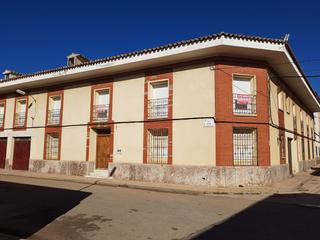 Maison à Corral de Almaguer. Casa con patio y piscina en corral de almaguer