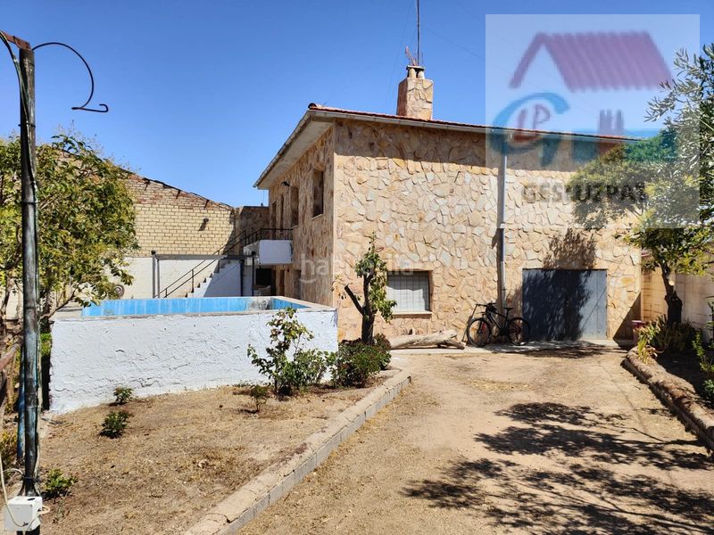 Foto b1863b4b-f6d6-4aca-97b0-19109d28cae0. Casa aparellada amb aparcament piscina a Corral de Almaguer