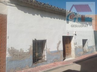 House in Corral de Almaguer. Con amplio patio