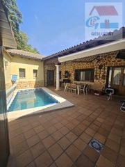 Casa a Quintanar de la Orden. Chalet de planta baja en quintanar de la orden