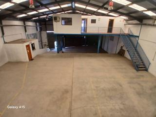 Nave industrial en Metro - Auditorio. Venta nave con muelles de carga en p.i. de paiporta