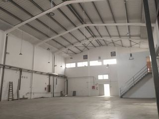 Nau industrial en Alaqu�s. Venta nave ignifugada con montacarga en pi mollons de alaquas