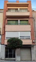 Casa  Carrer del raval. Edificio en venta de tres plantas y local comercial en calle rav
