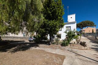 Xalet  Vía augusta. Chalet independiente de 6 habitaciones ubicado en la vía augusta
