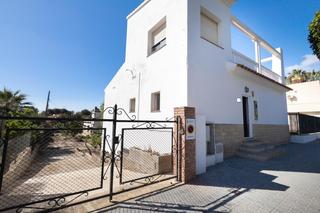 Xalet  Vía augusta. Chalet independiente de 6 habitaciones ubicado en la vía augusta