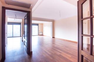 Pis  Avenida de roma. Magnífico piso de alto standing con 5 habitaciones, 2 baños y as