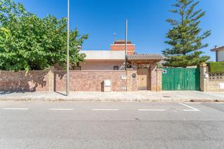 Chalet  Calle ebre. En venta chalet individual con 2 parcelas, zona mestral, reus